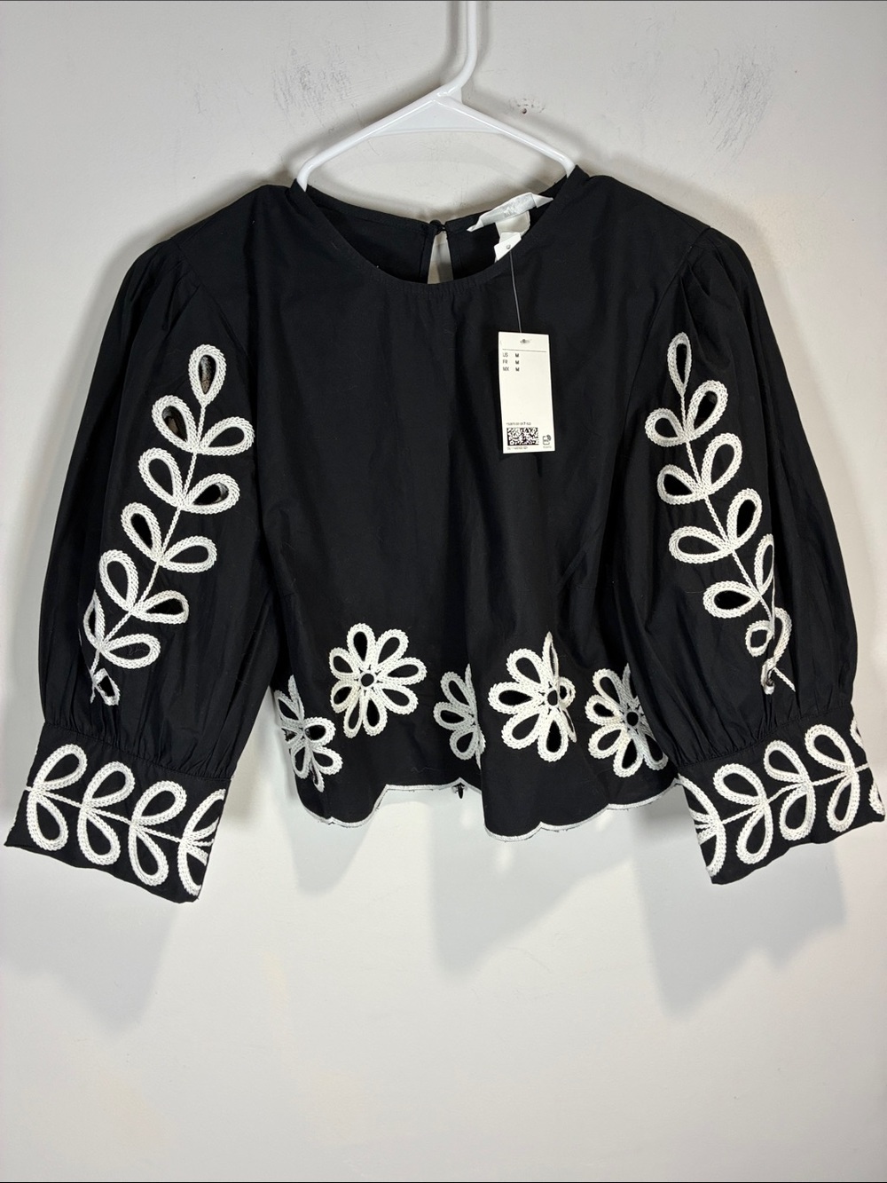 H&M Black Embroidered Eyelet Floral Puff Sleeve Crop Top Medium NWT - Picture 11 of 11